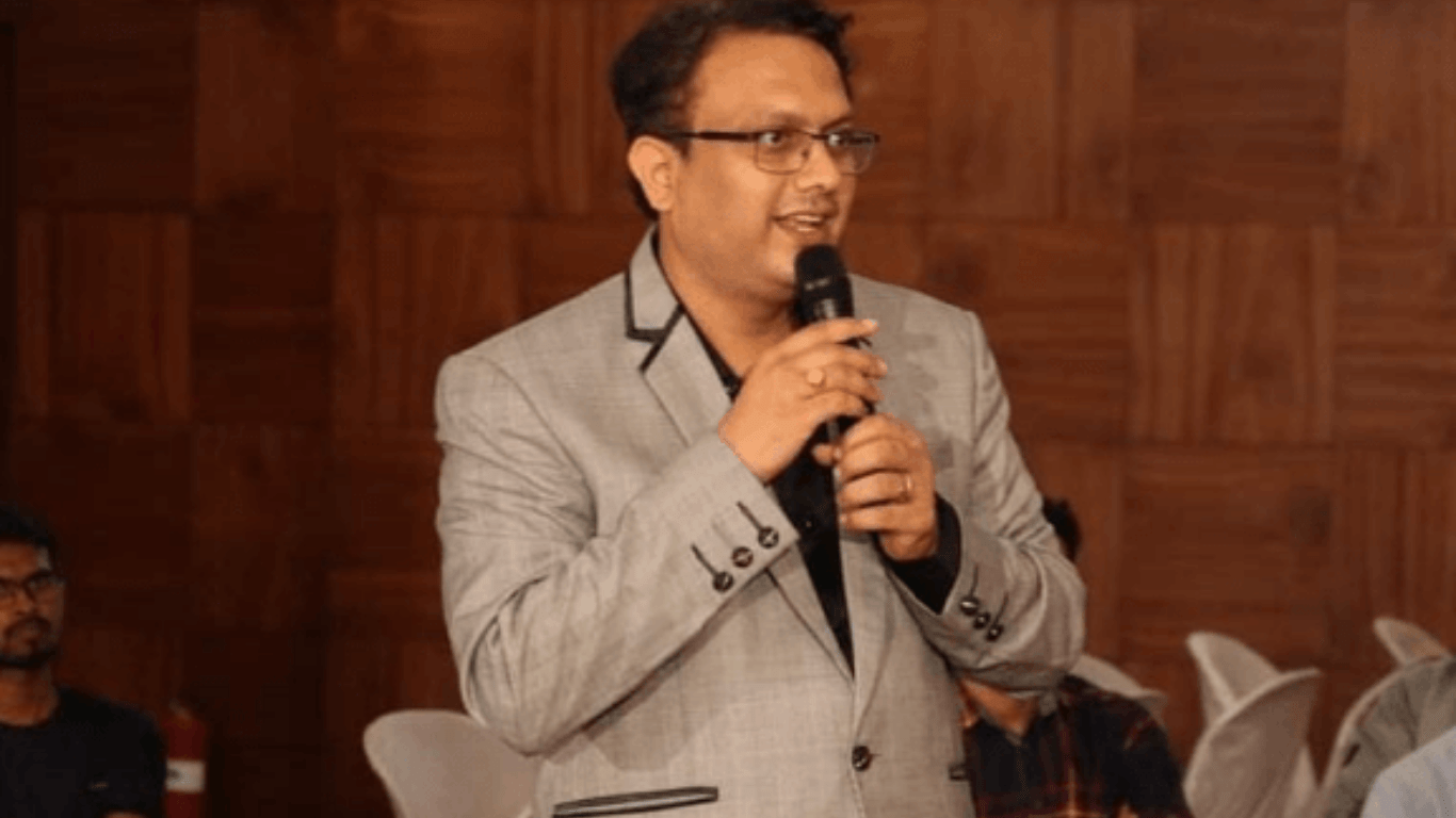 Simple Dark Fashion Bio-Link Website Black and White in Modern Style